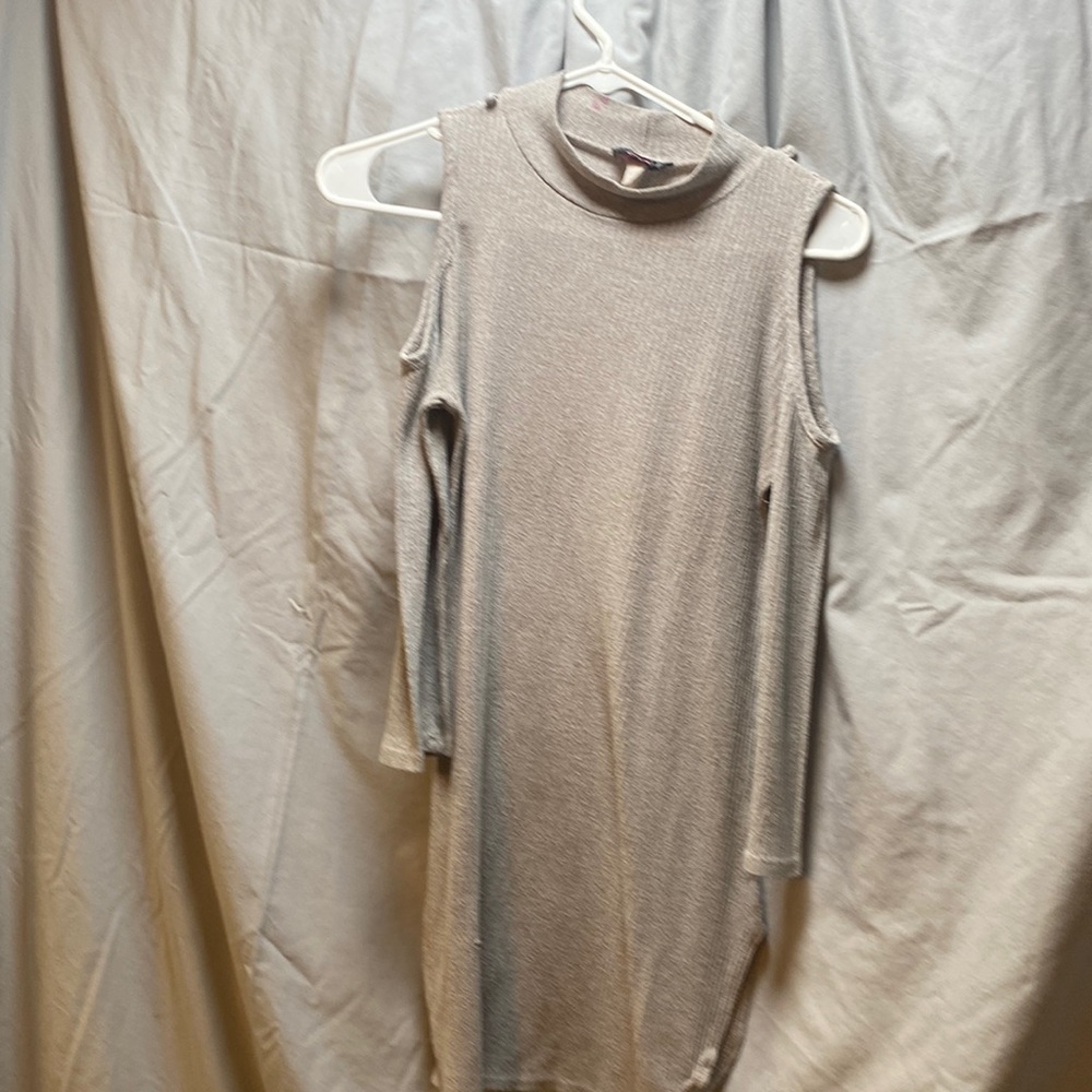 Cold shoulder long sleeve shirt